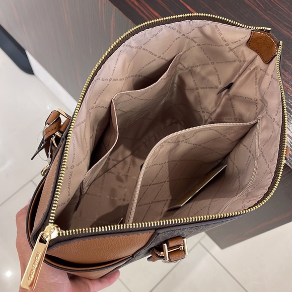 MICHAEL KORS CHARLOTTE LARGE TOP ZIP Tote bag   
Brown 
NWT - Picture 2 of 16